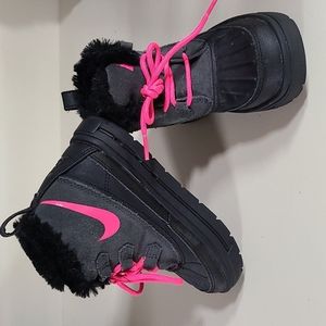 Size 11 girl nike boots. Excellent condition
